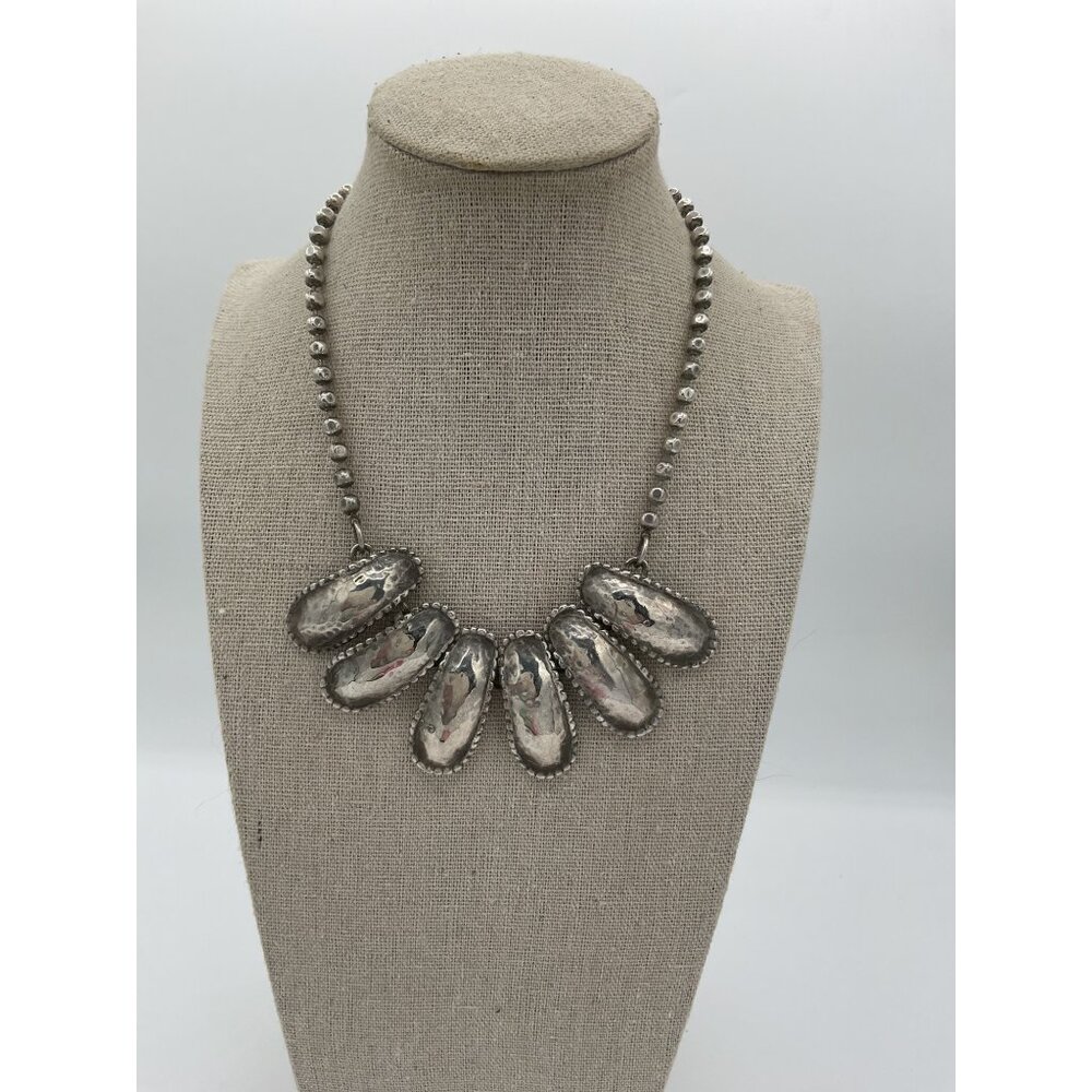 Premier Designs Beaded Chain Hammered Metal Oval Diamond Cut Leaflet Necklace